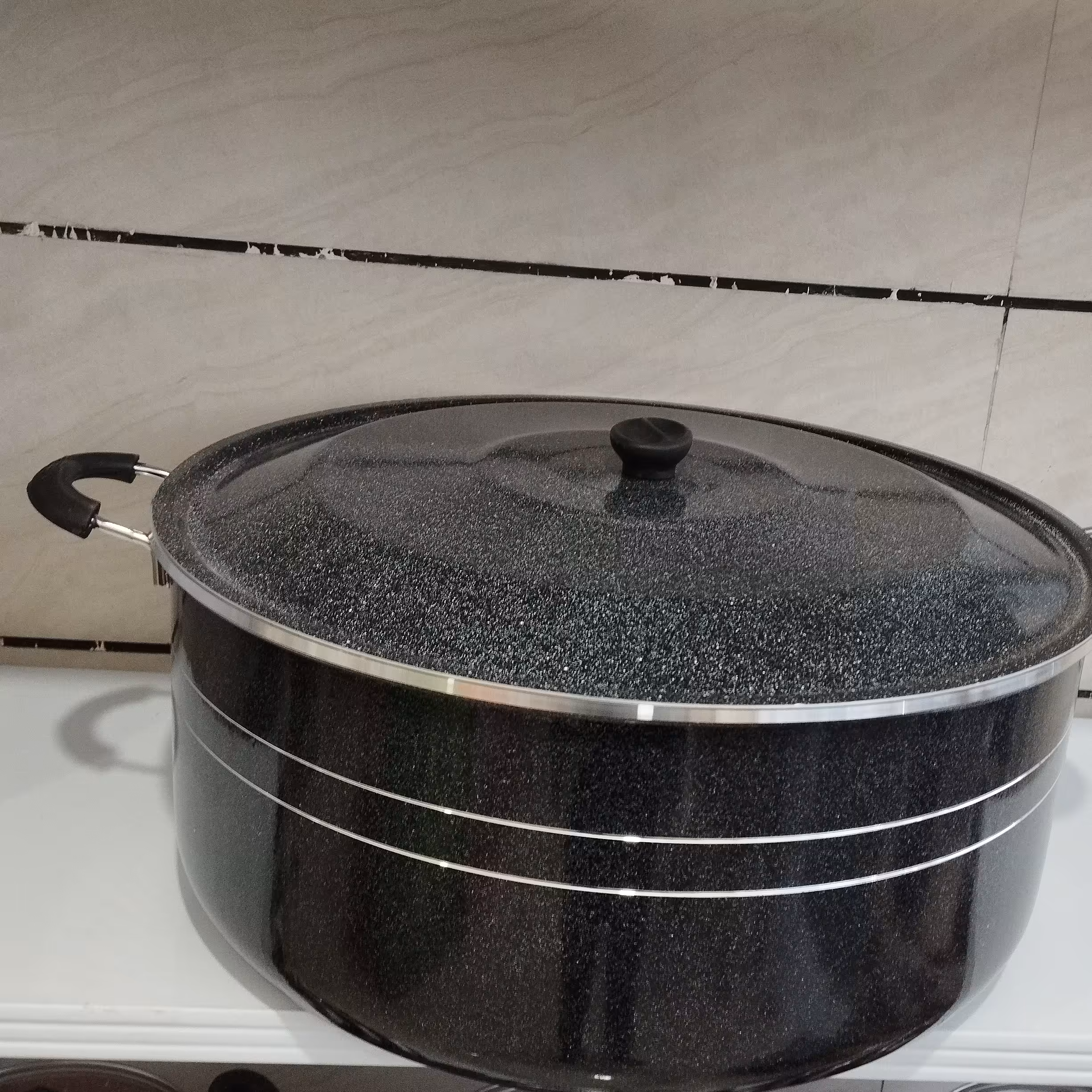 قابلمه سایز 52 گرانیت مشکی برند اوج  یا محبوب کیفیت عالی عالی