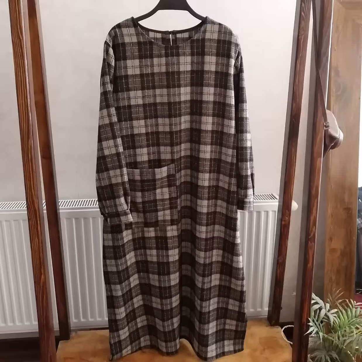 مانتو پشمی ترند سال جلو بسته سایز بزرگ 50 تا 70  قد 120