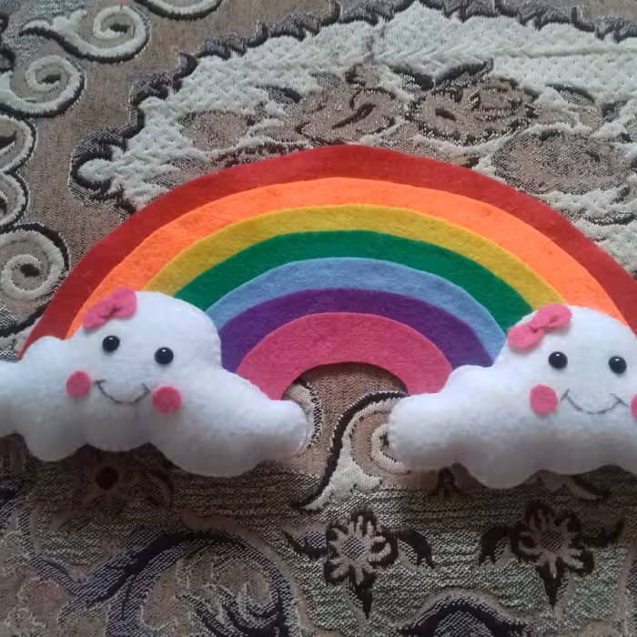 رنگین کمان نمدی با ابر پف پفی