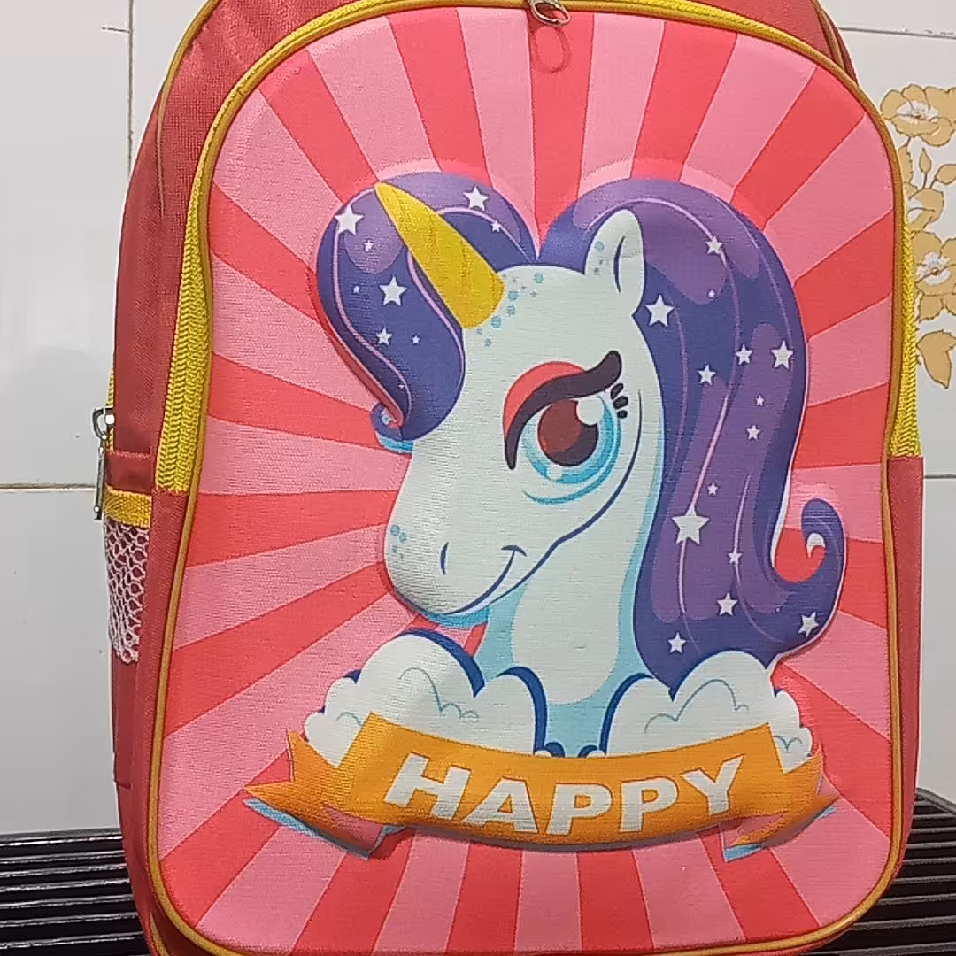 کیف مدرسه تک شاخ عکس برجسته با پشتی طبی و جاقمقمه ای زیپ درشت ارتفاع 38 cm 