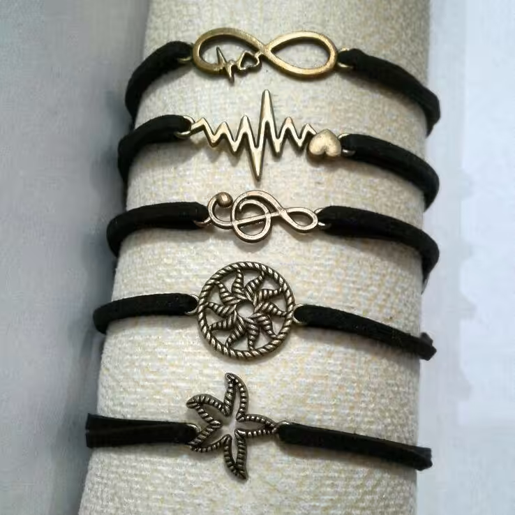 بدلیجات دستبند چرم تریشه