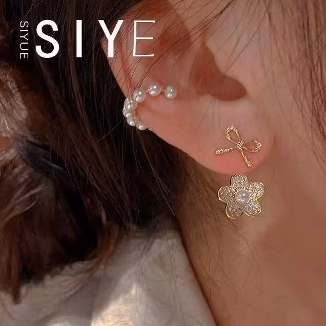 گوشواره میخی فانتزی طرح پاپیون و گل