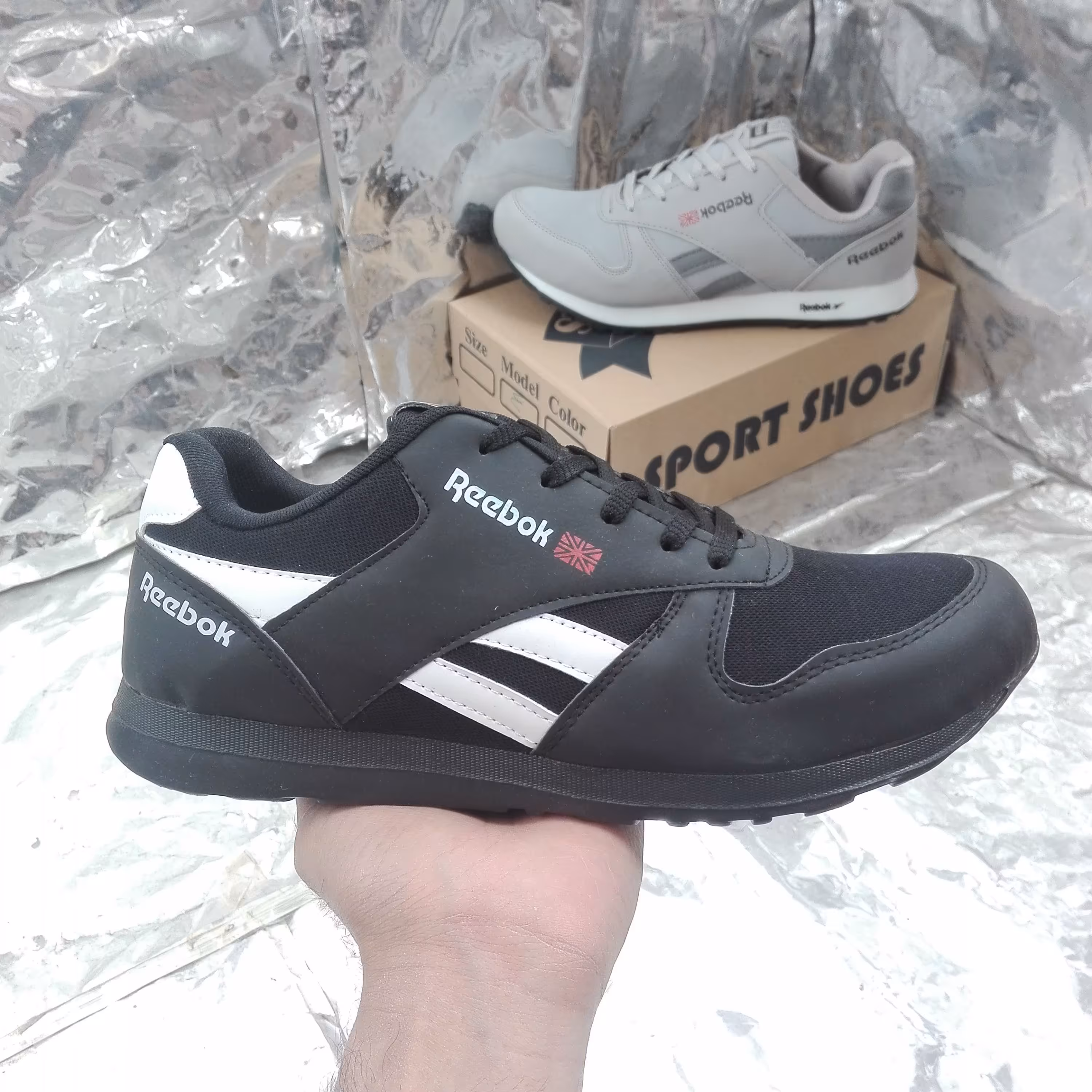 کتونی مردانه مدل ریبوک سایز 41 تا 4 رنگ مشکی و طوسی