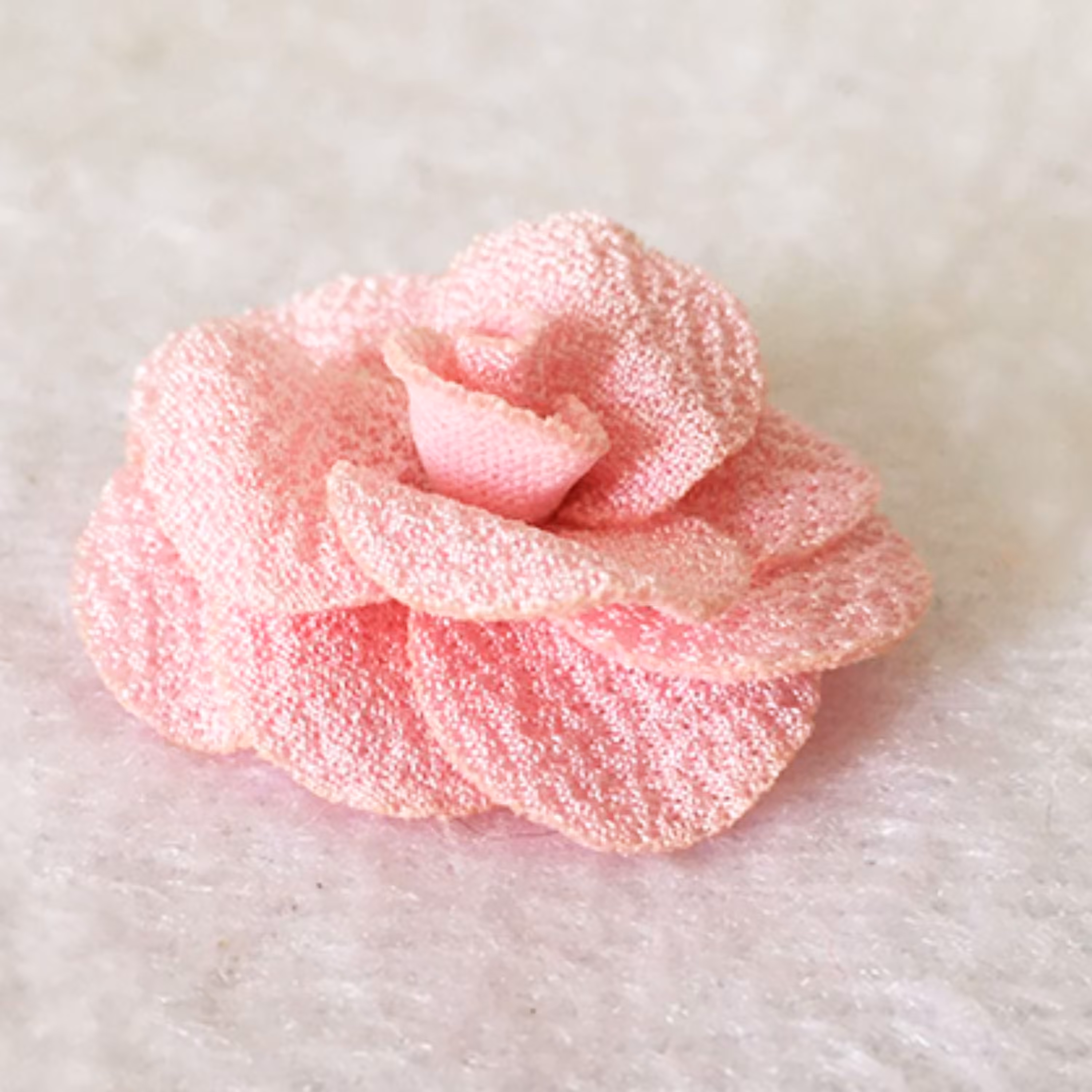 گل رز تزیینی پارچه ای رنگ صورتی بسته 5 عددی 4 سانتی متری