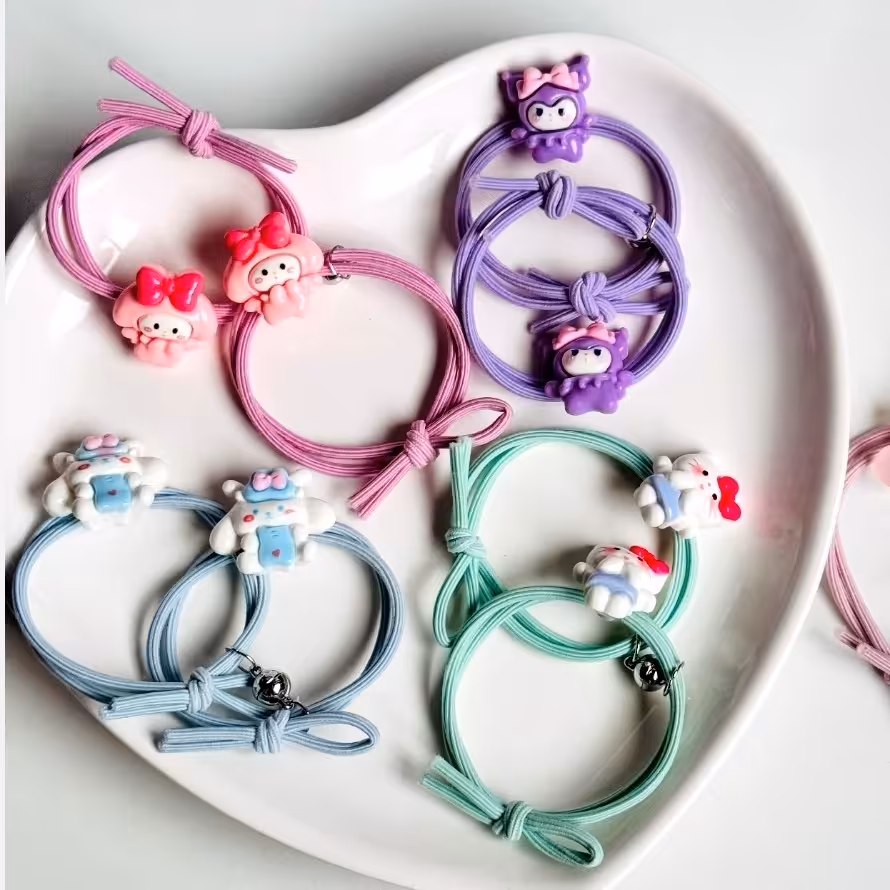 دستبند ست دوستی مگنتی دو تکه رنگ ثابت و ضد حساسیت کادو هدیه کرومی ملودی کیتی سینامورول قابل استفاده کش مو گیره مو