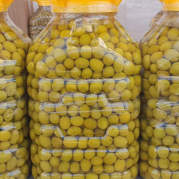 زیتون کنسروی باهسته( پت 4.5کیلویی)تضمین قیمت و ضمانت کیفیت زیتون کنسروی زیتون شور درجه یک زیتون طارم زیتون لوکس