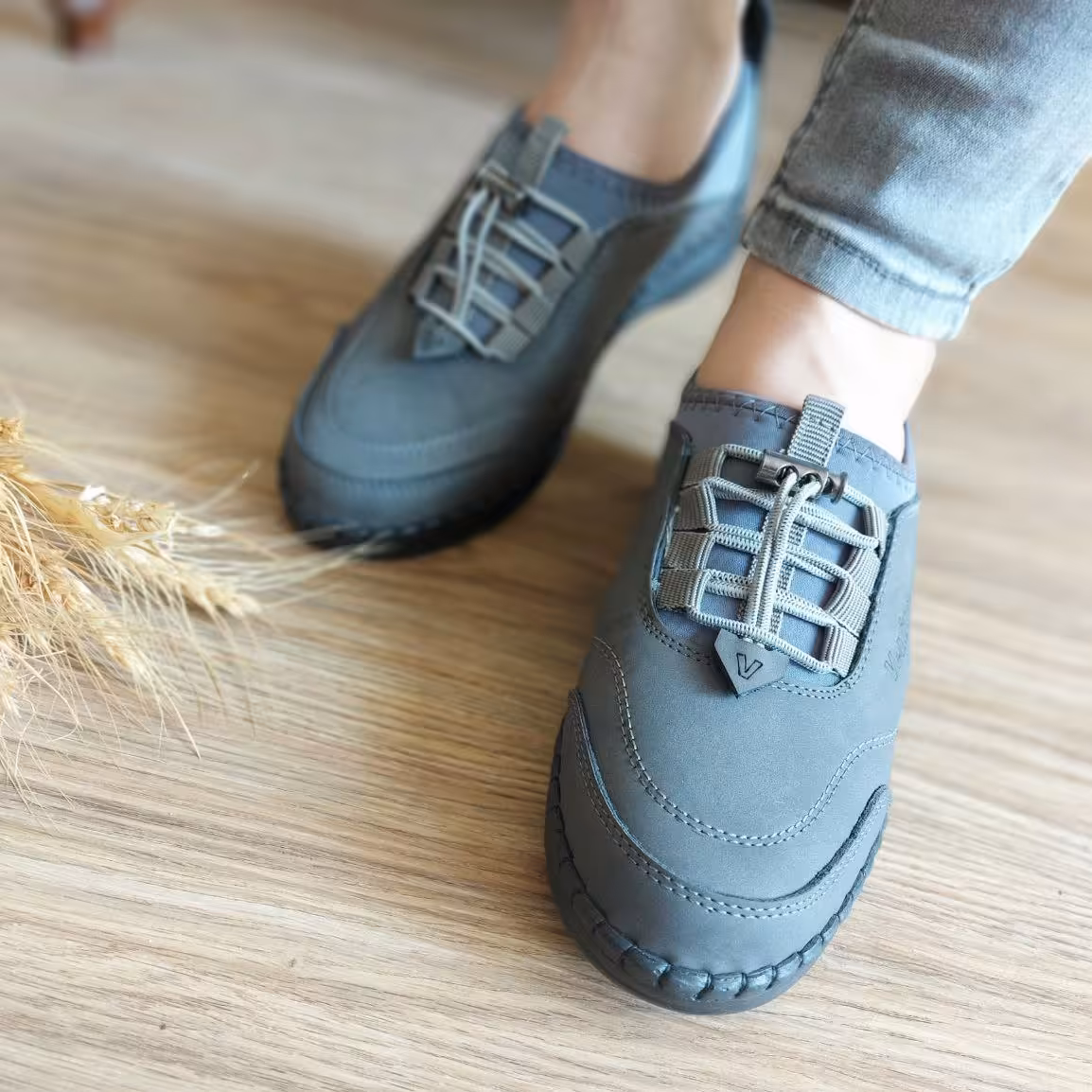 کفش راحتی زنانه طوسی رنگ کد 60