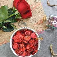 توت فرنگی خشک 50 گرمی چکاوک