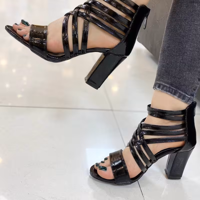 کفش ببینید چی آوردیم
با ما خاص باشید
کیفیت اصلی
جنس وکیفیت درجه1درحدپاخوری عالی
بمب
پاشنه 7سانت
رنگ