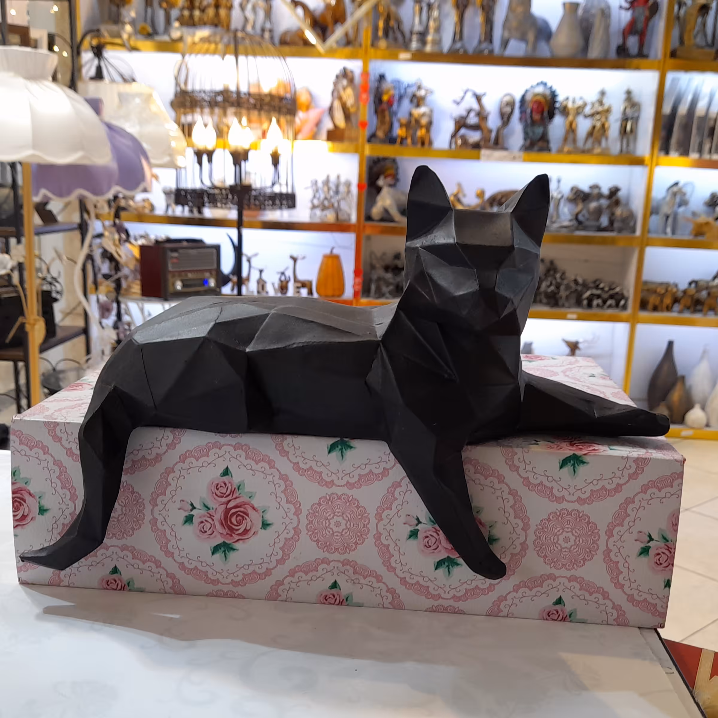 مجسمه پلی گربه گرافیکی کنار طاقچه ای ، مجسمه گربه مشکی کد 01 پلی استری