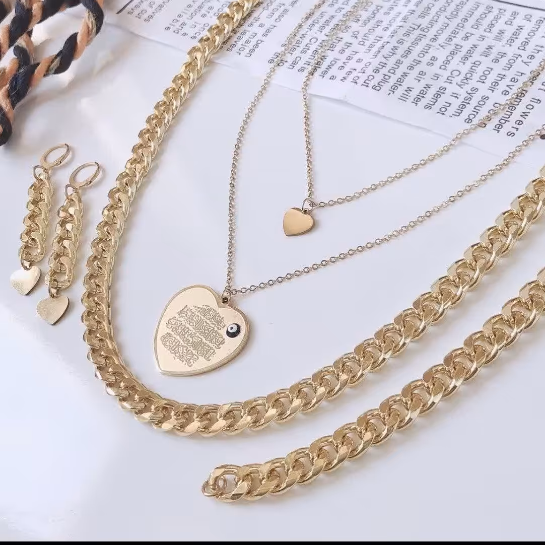 سرویس کارتیر با گردنبند یه لاینه با پلاک ونیکاد و آویز گوی استیل رنگ ثابت بسیار سیک