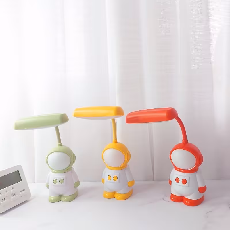 چراغ خواب و مطالعه فانتزی طرح فضانورد