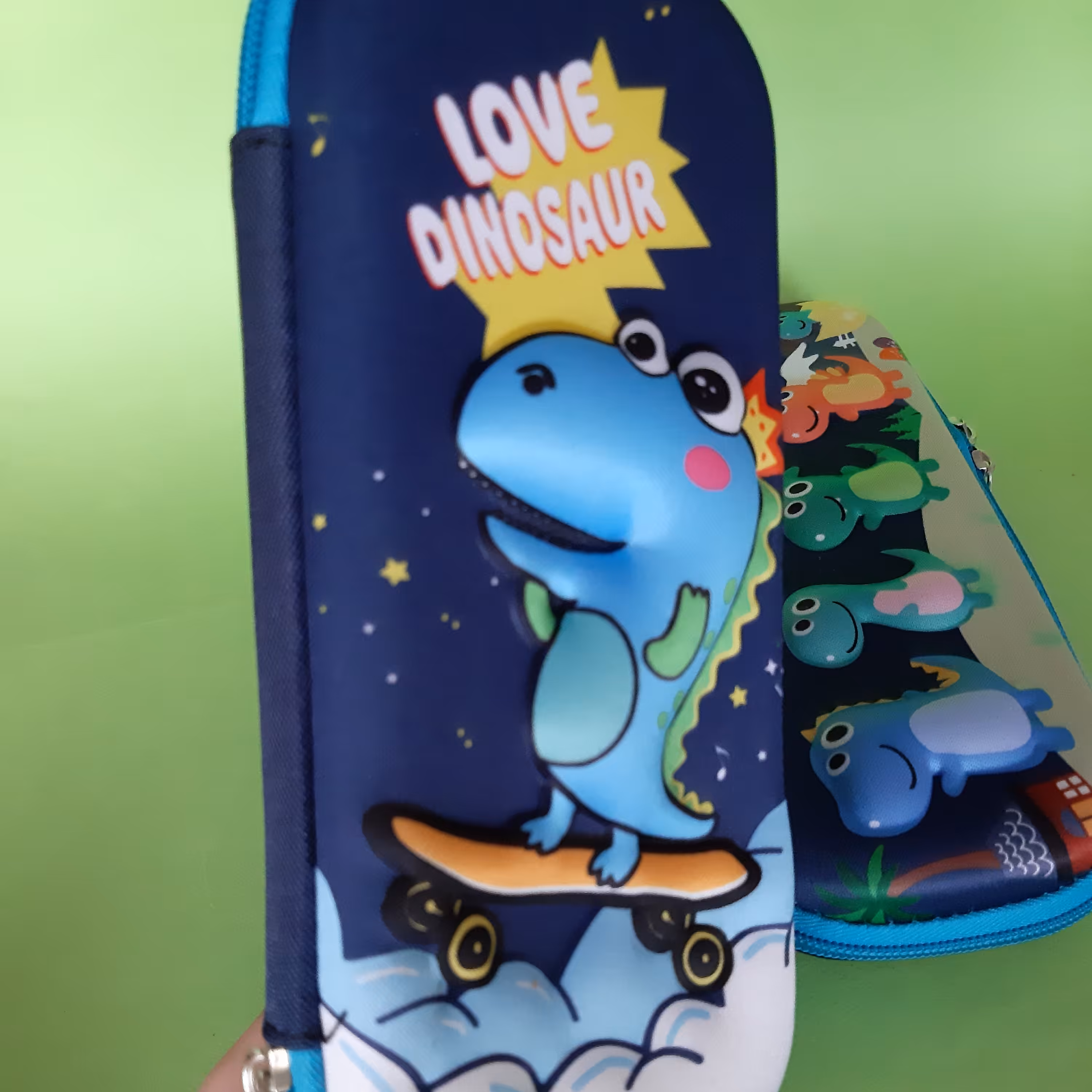 جامدادی قابدار طرح برجسته طرح های زیبا و دوست داستنی جادار دوزیپه سبک و با کیفیت