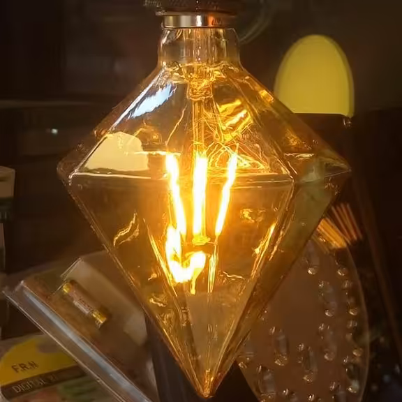 لامپ فیلامنت مدل الماسی نوک تیز  فیلامنت