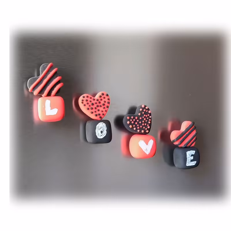 مگنت یخچال  قرمز مکعبی4عددی خمیری دست ساز mk118