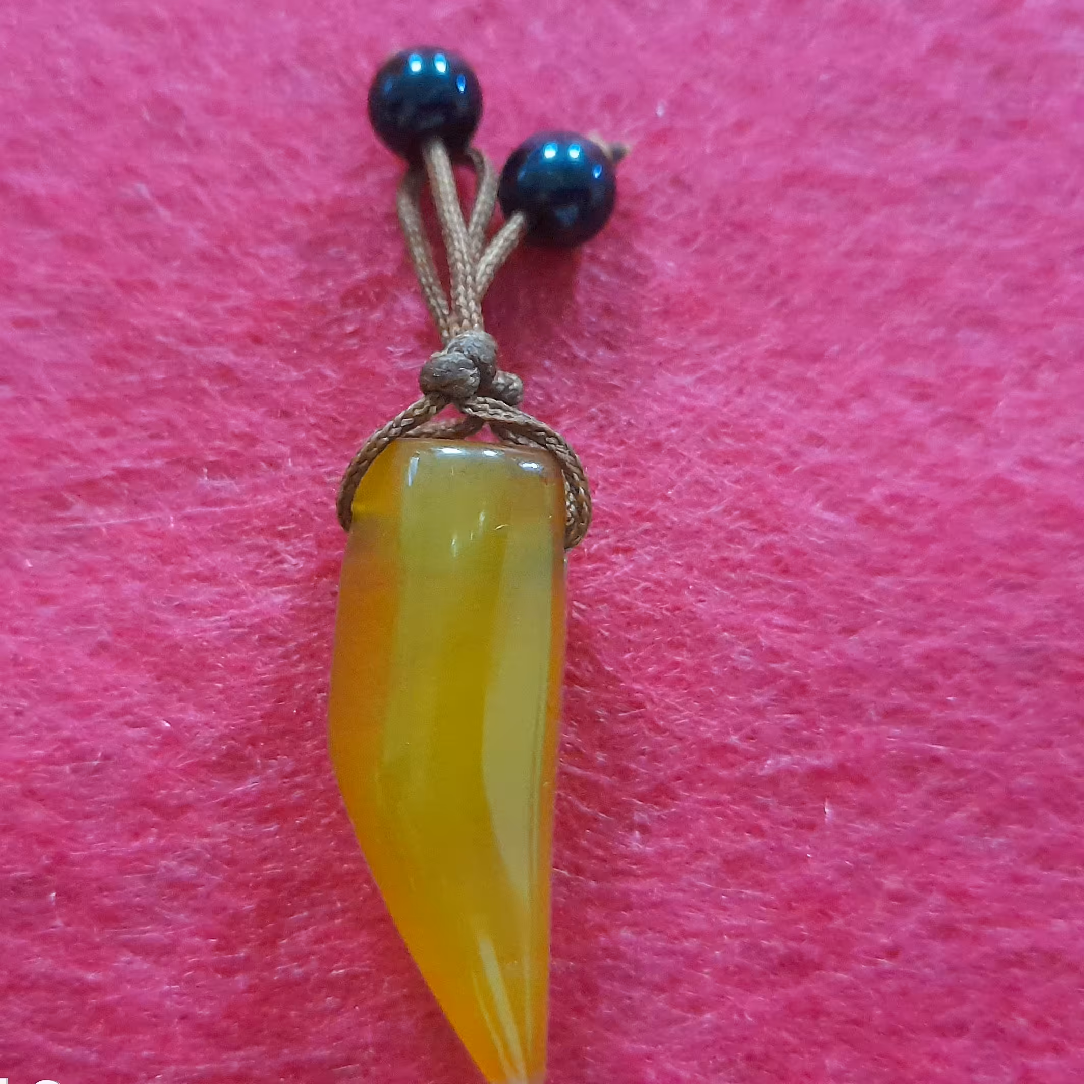 سنگ یشم  پر از طوق های رنگی بسیار درشت 