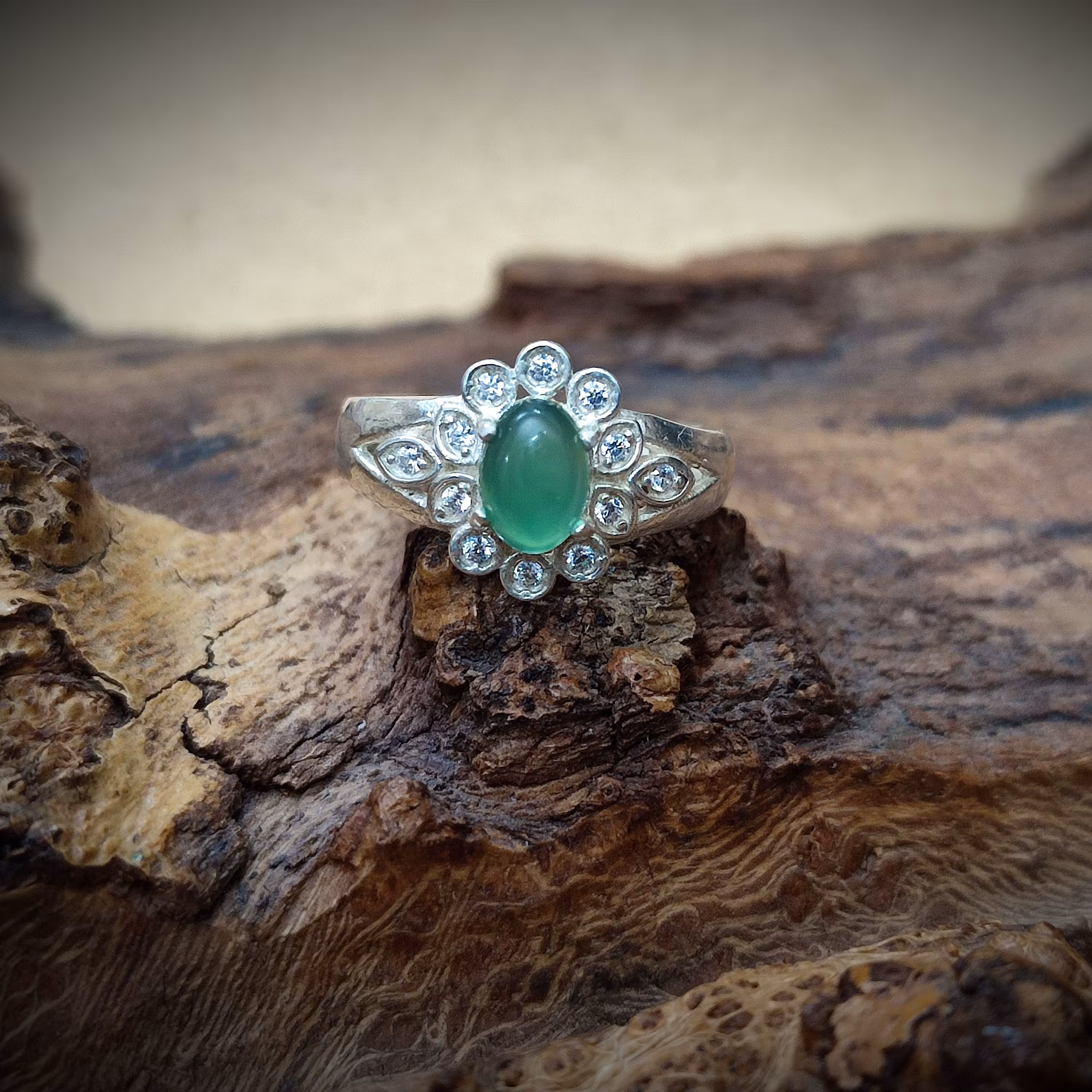 انگشتر نقره زنانه با نگین عقیق سبز اصیل و طبیعی کد 1345