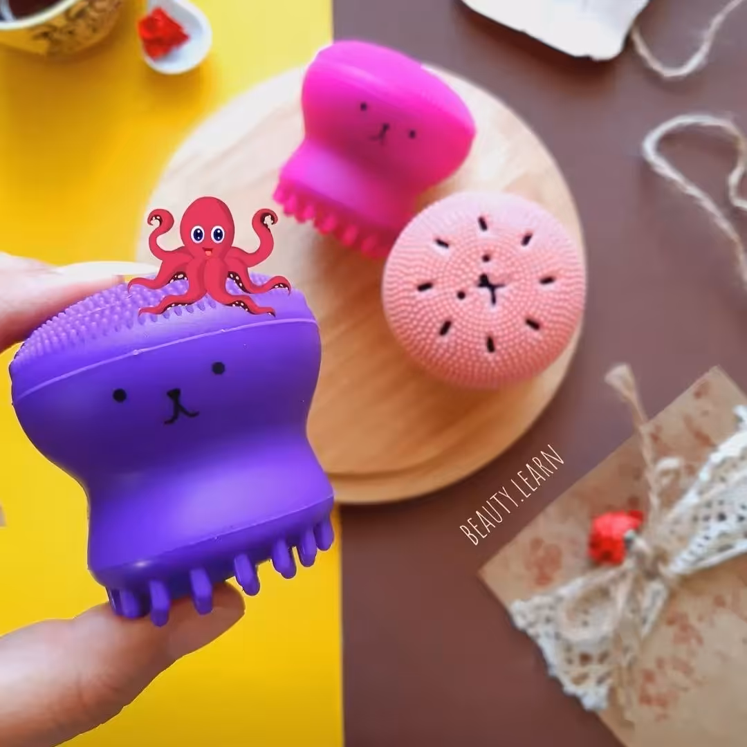 فیس براش هشت پا موجود در 4 رنگ صورتی و بنفش و سرخابی و...