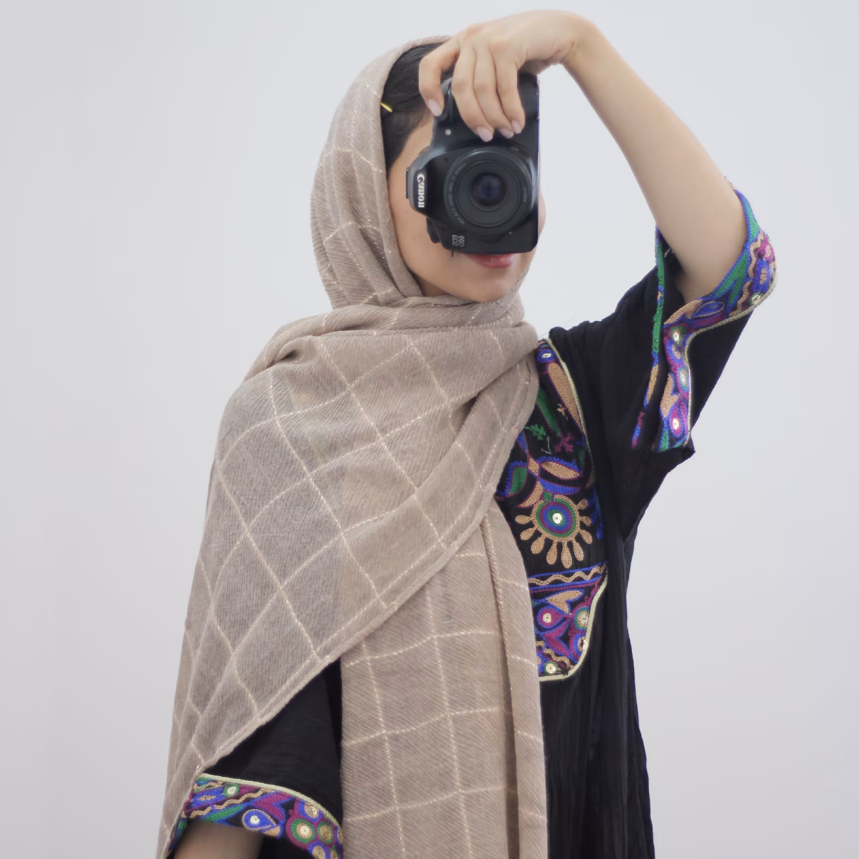 شال لمه خاکی یا کاراملی تابستونی یا پاییزی