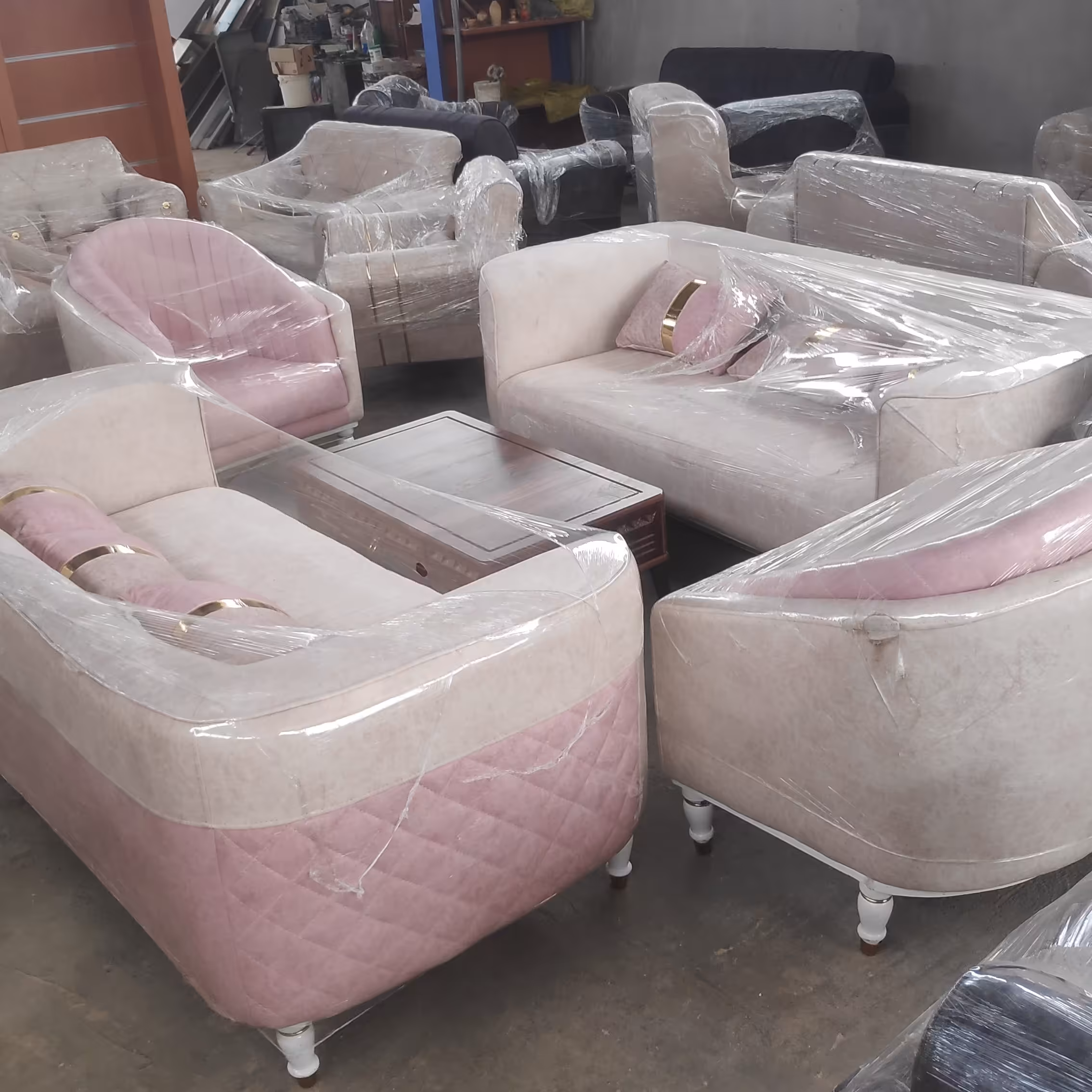 مبلمان دیانا مبل راحتی مدل دینا گلبهی رنگ 8 نفره