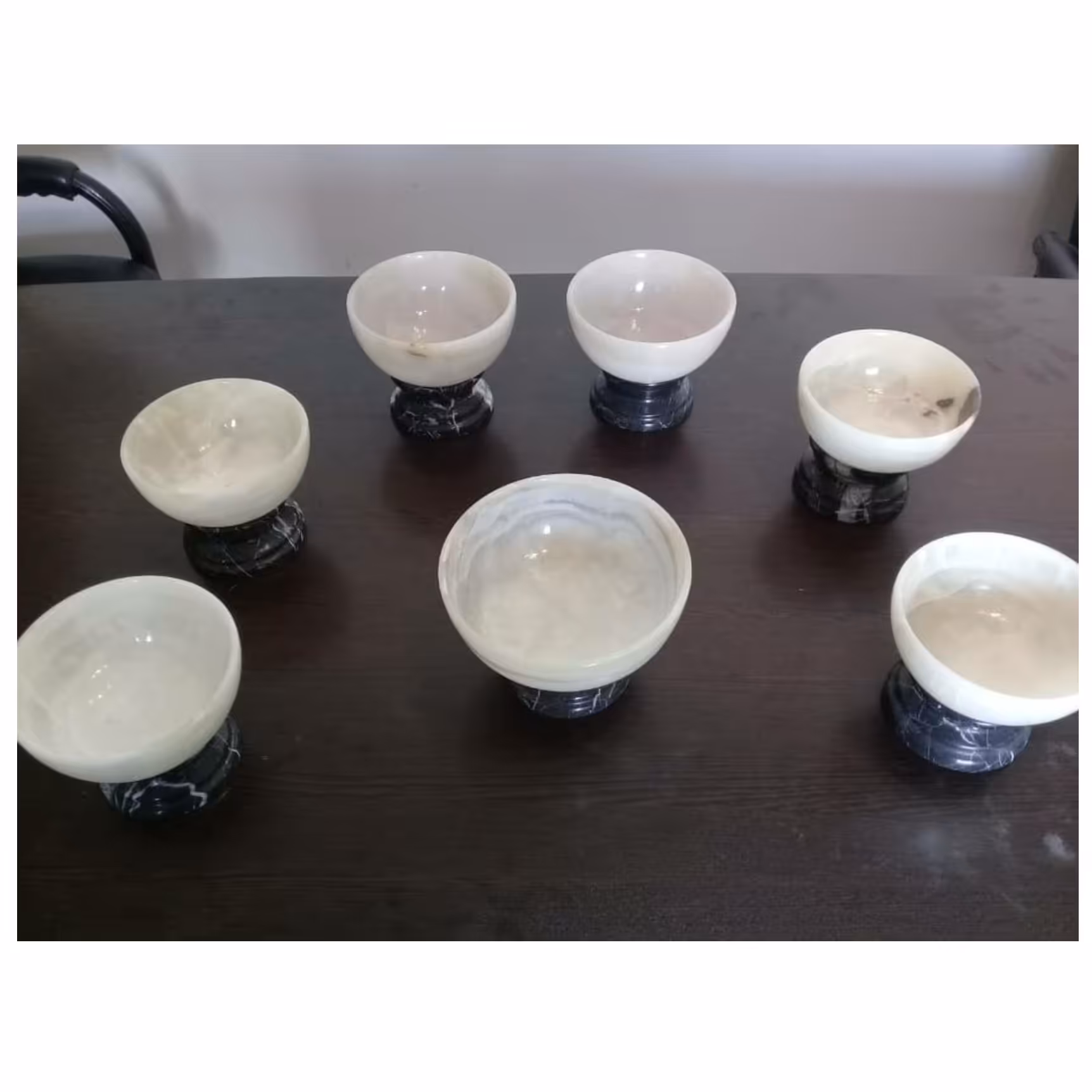 سِت هفت سین سنگی با قابلیت عبور نور از کاسه مرمر گرد و  پایه دار مشکی نوروز ( 7 تکه)