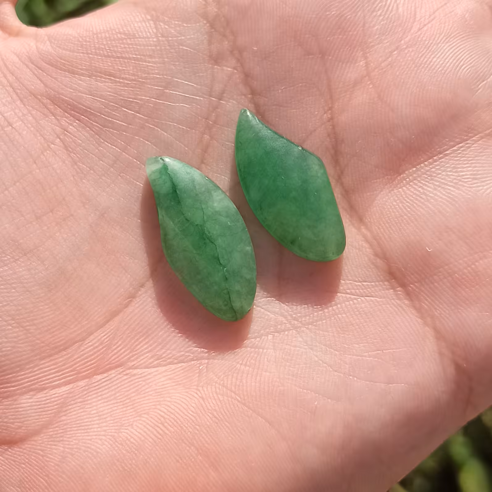 پک دو عددی سنگ یشم سبز سوارخ دار اصل معدنی زیبا