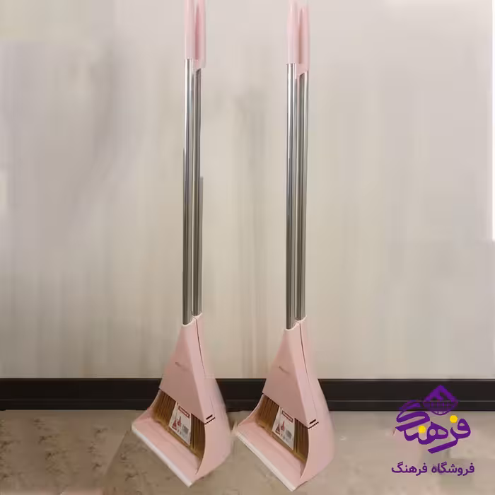 جاروخاک انداز همارا ايستاده