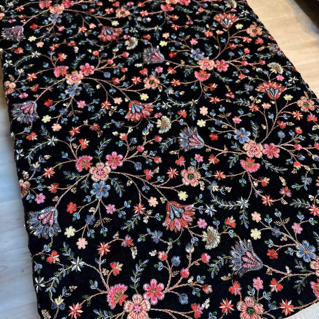 پا چه مخمل گلدوزی شده هندی طرح باغ بهشت  تم صورتی