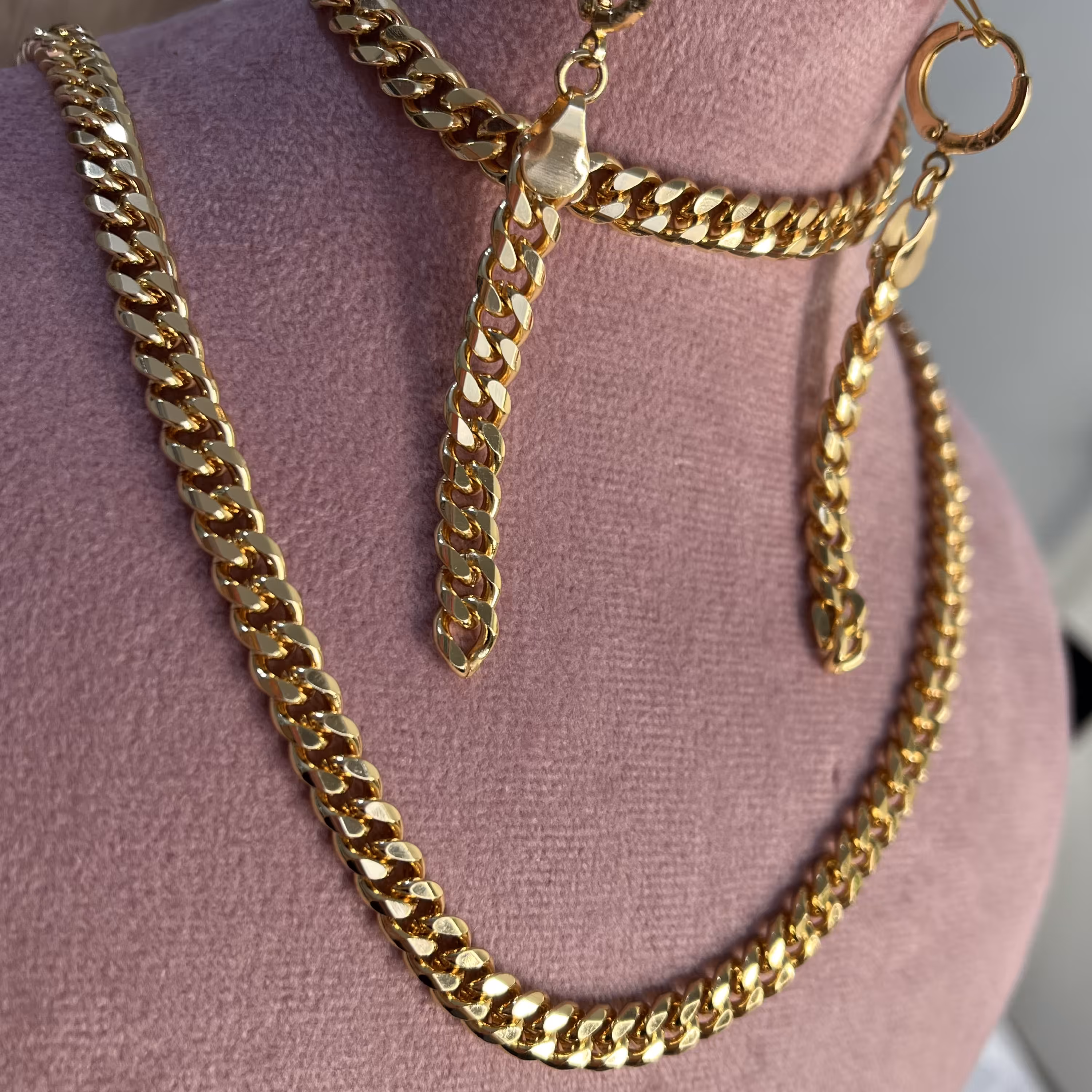 ست کارتیربسیارشیک ومشابه طلا باآبکاری طلای درجه یک