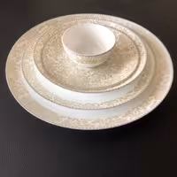 سرویس غذاخوری 26 پارچه قالب مدرن مقصود طرح نگین طلایی تحت برند روچر