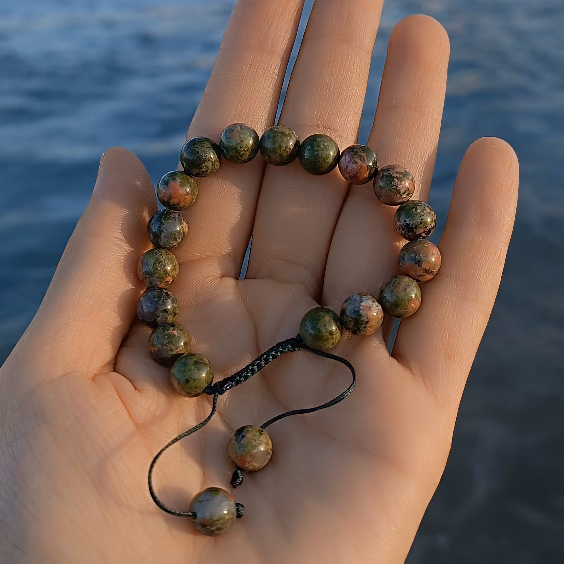 دستبند سنگ اصل  اوناکیت  با کیفیت درجه یک به همراه زنجیر استیل رنگ ثابت و ضد حساسیت