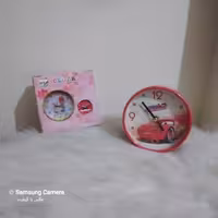 ساعت رومیزی شماطه دار طرح مک کوئین 