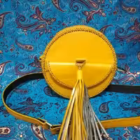 کیف گرد  دخترانه چرم طبیعی کاملا دستدوز