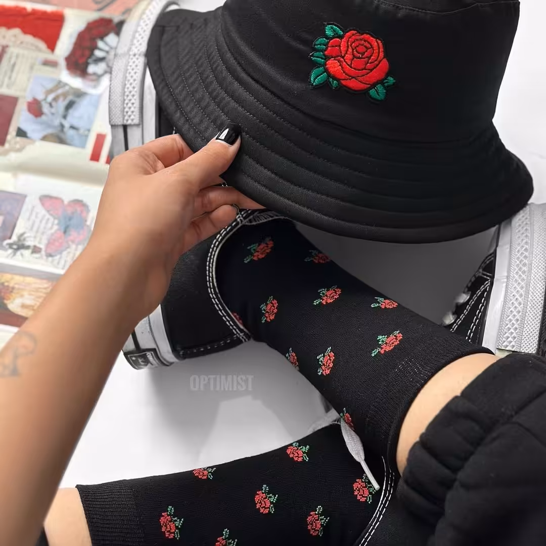 ست گل رز جوراب ساقدار و کلاه باکت