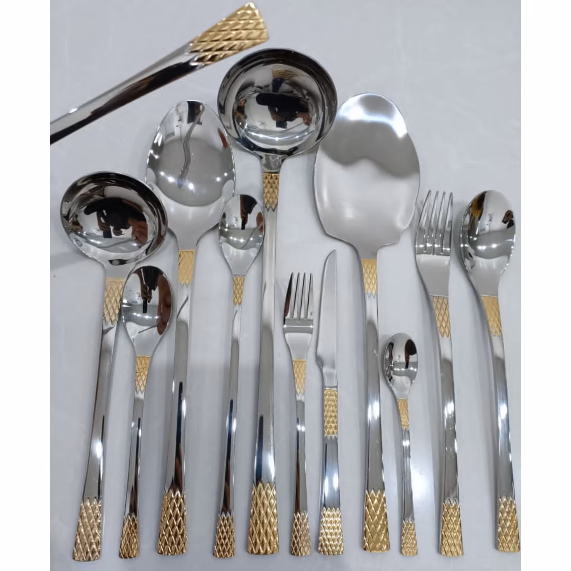 سرویس قاشق چنگال دهنه اروپایی برند یونیک طرح آناناسی