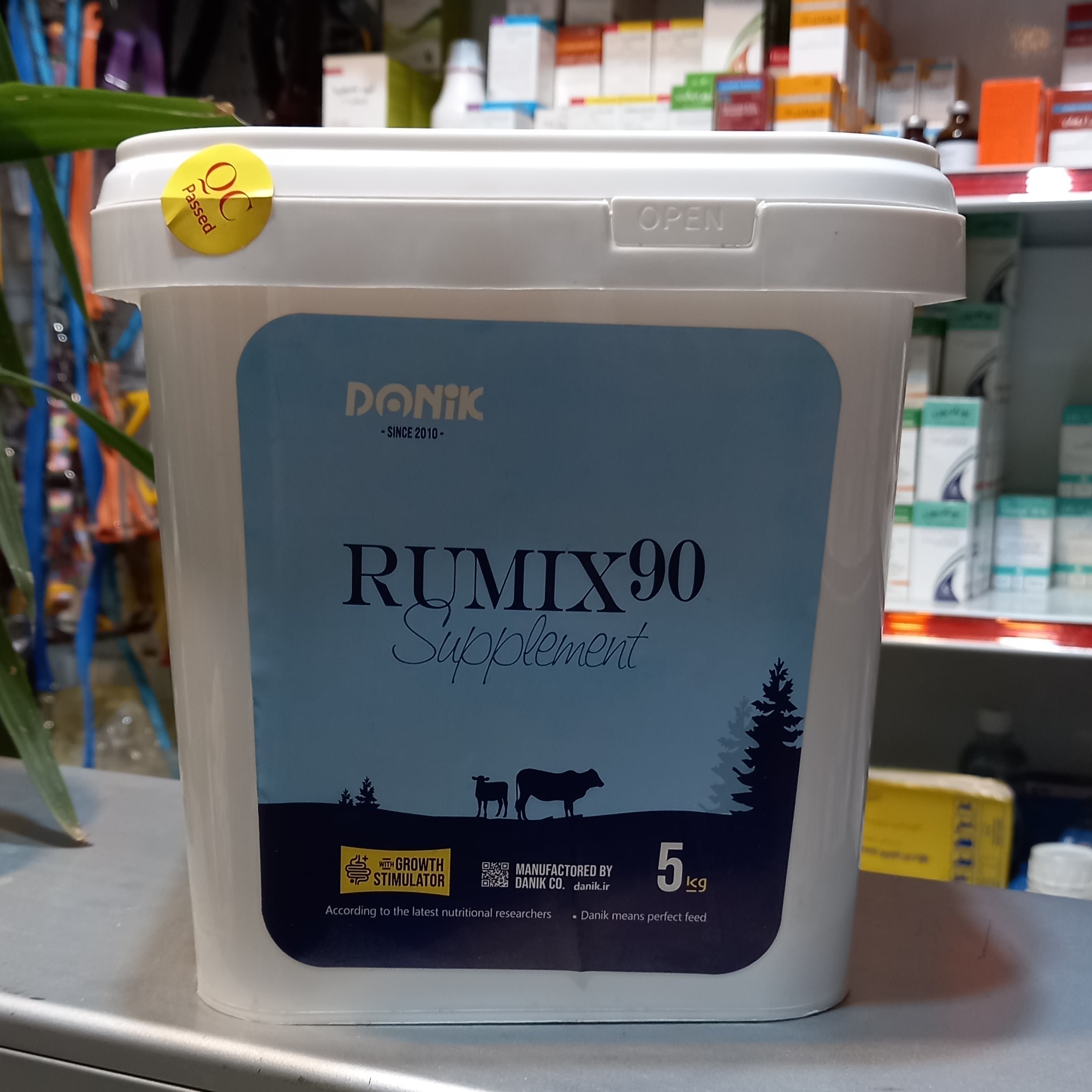 محرک رشد و اشتها دام 5 کیلو گرمی سطلی حاوی بیوتین و آنتی اکسیدان رومیکس RUMIX90 شرکت دانیک