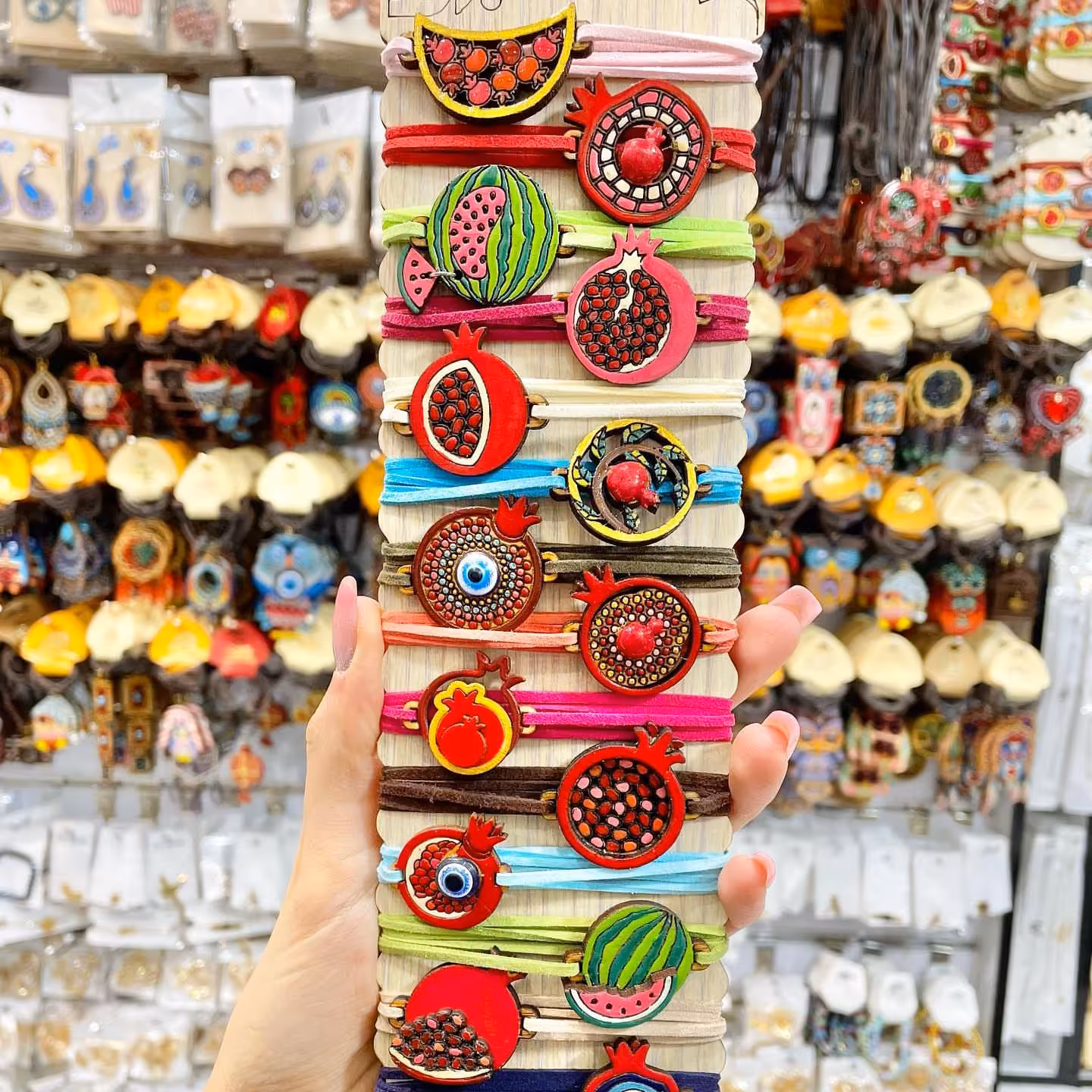 دستبند یلدایی تریشه و‌ چوب طرح انار و هندونه