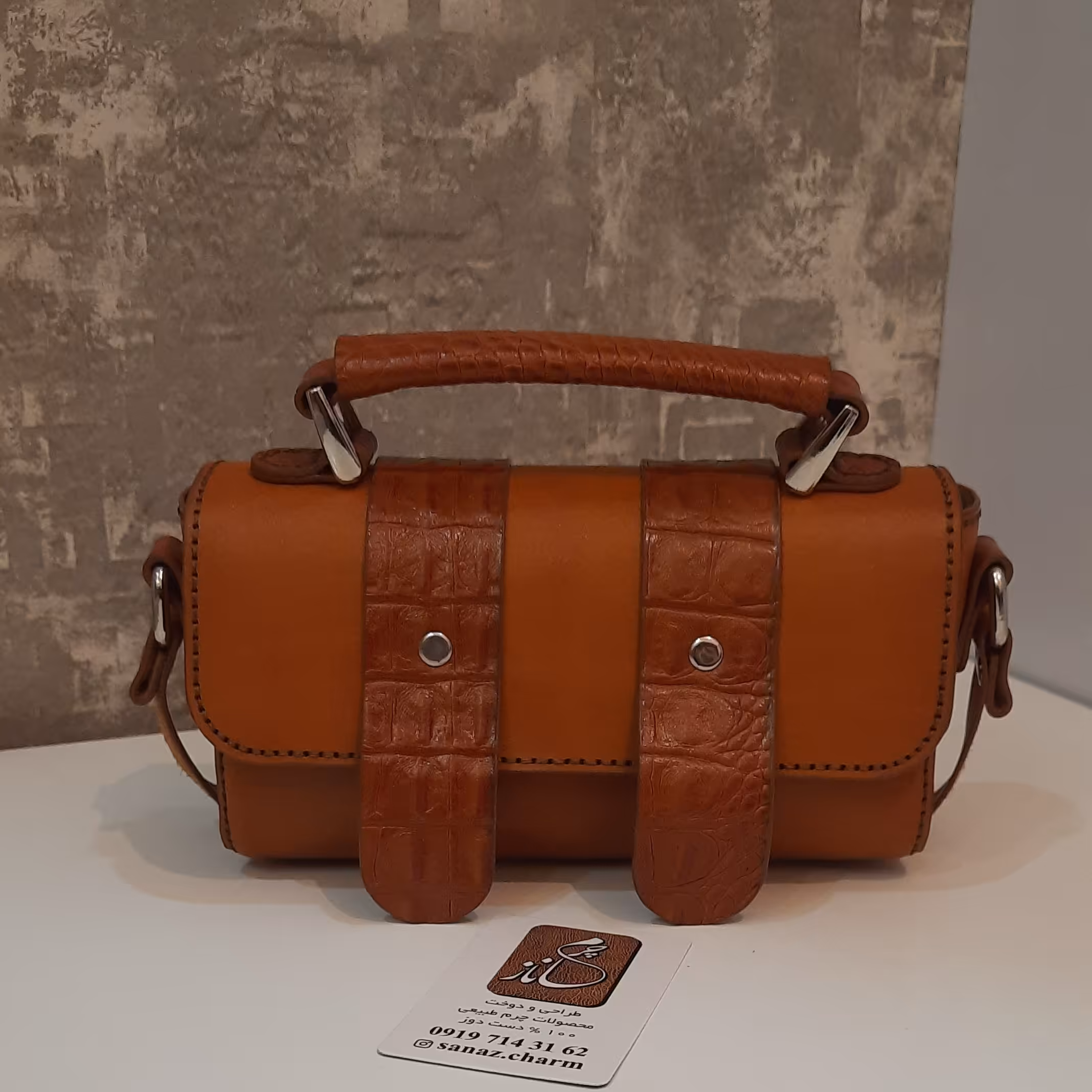 کیف دوشی مینی چرم دستدوز رنگ عسلی