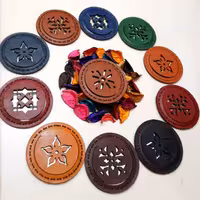 آینه چرمی(کد A70) جنس چرم طبیعی بز گاو و شتر  با ضمانت جنس  کاربردی و کم جا 