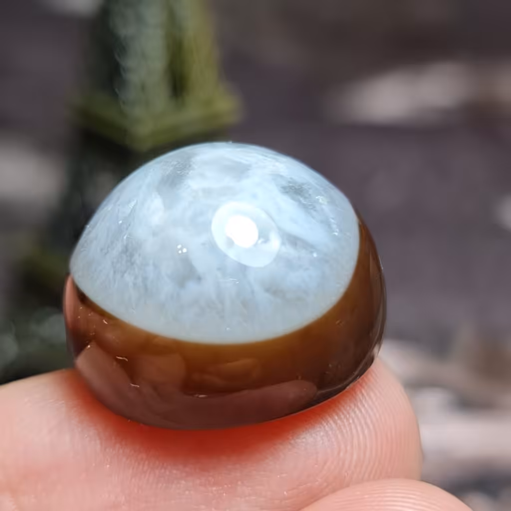 نگین درشت فوق العاده زیبای سنگ عقیق کلاه ژئودی بسیار خاص اصل معدنی 
کد 26298