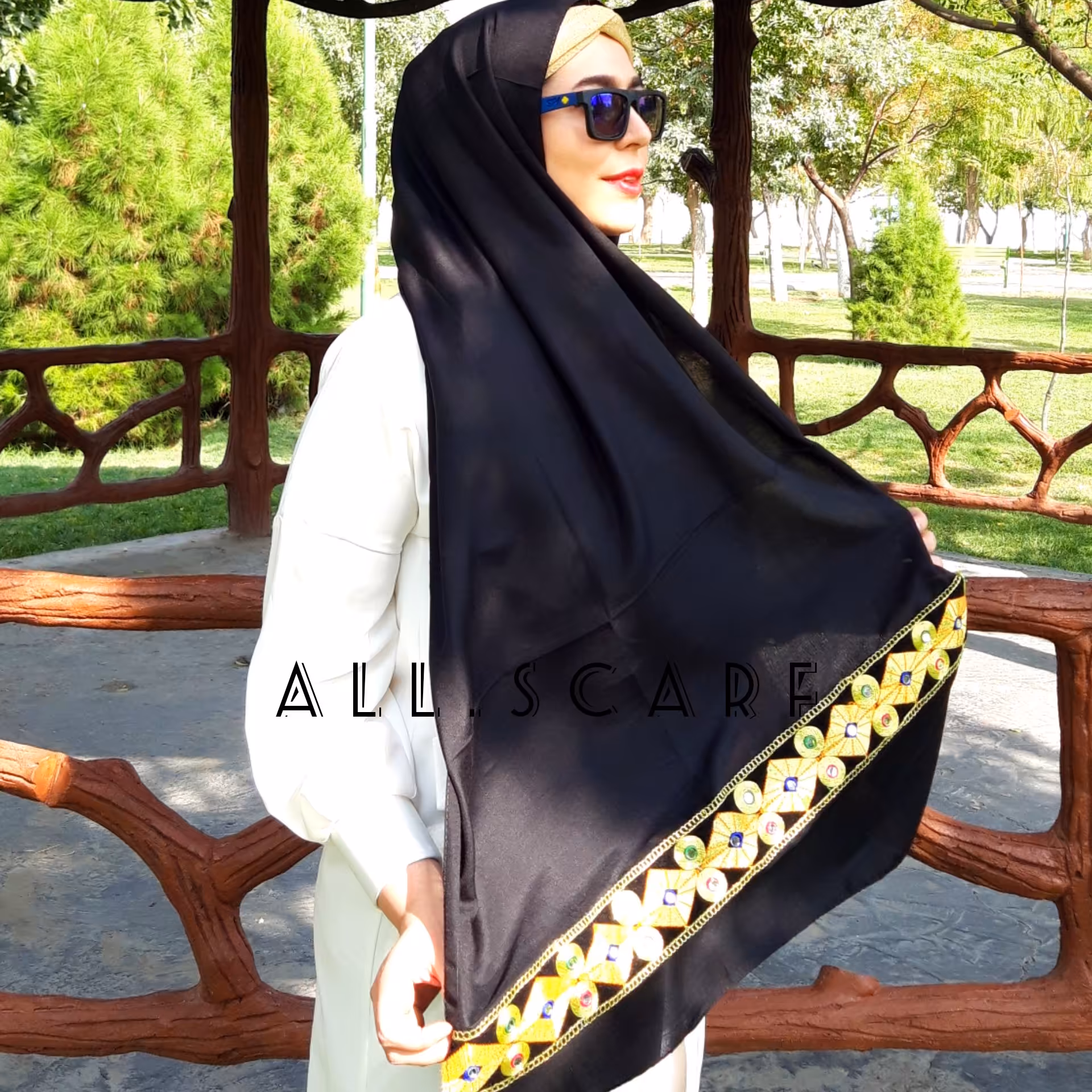 آفر ویژه شال هندی وارداتی ، شال شیک طرح سنتی ، شال برجسته ،شال مشکی با کیفیت فوق العاده عالی قواره بزرگ لیز نمیخوره