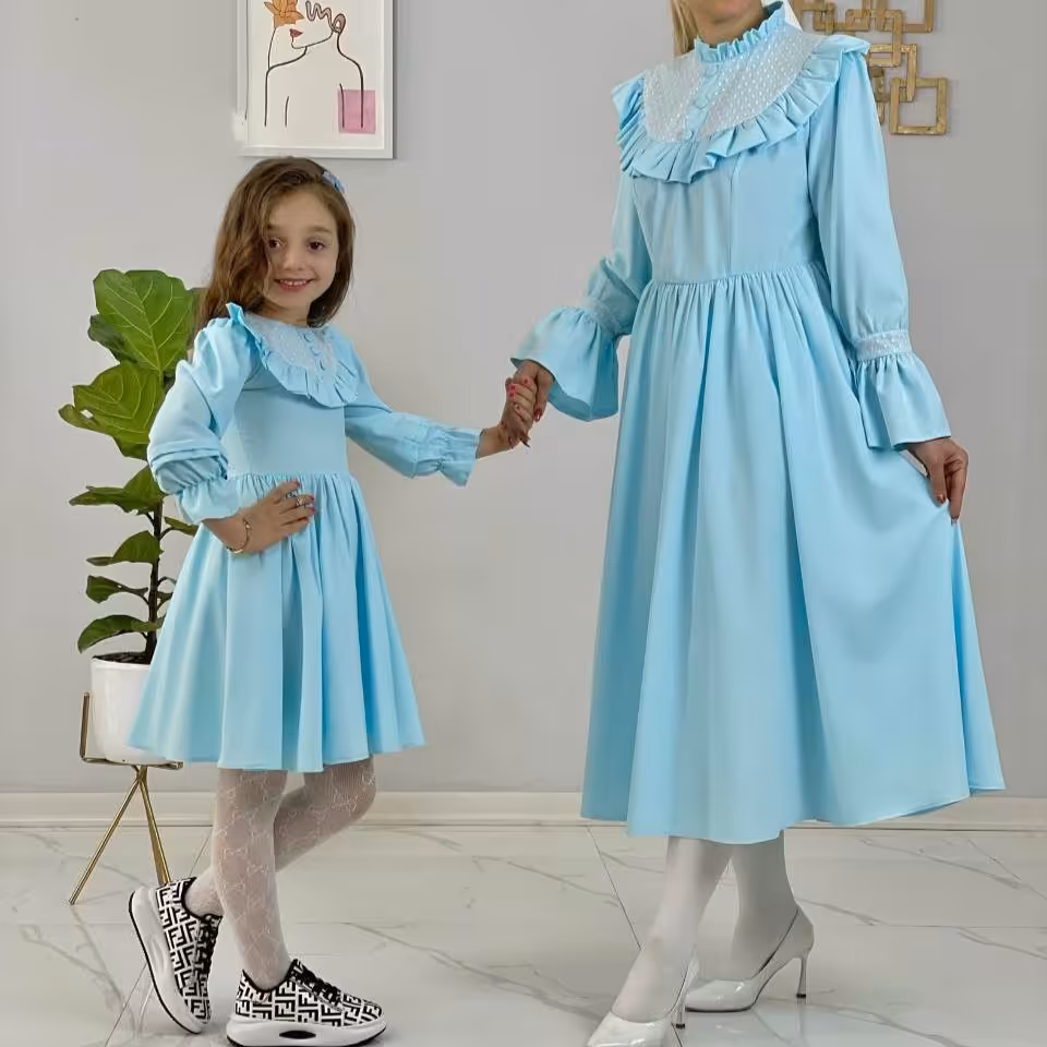 (لباس مادر)ست مادر و دختری و لباس عروسکی و شیک  سایزبندی بزرگسال 38 تا 48 جنس کرپ سیترون عیدانه