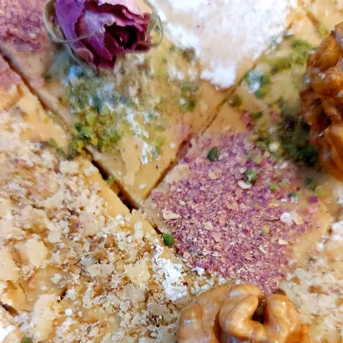 حلوا زنجبیلی تبریز در بسته بندی 600 گرمی قیمت 160 هزار تومان