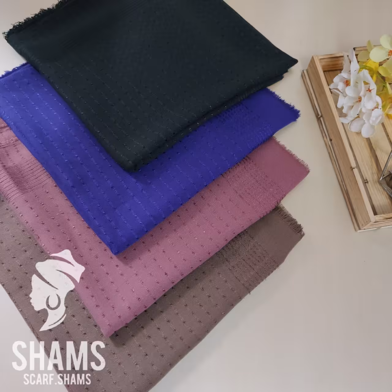 روسری نخی نگینی ساده قواره 140 مناسب استفاده چهار فصل صورتی ، نوک مدادی ، آبی ، نسکافه ای ارسال رایگان