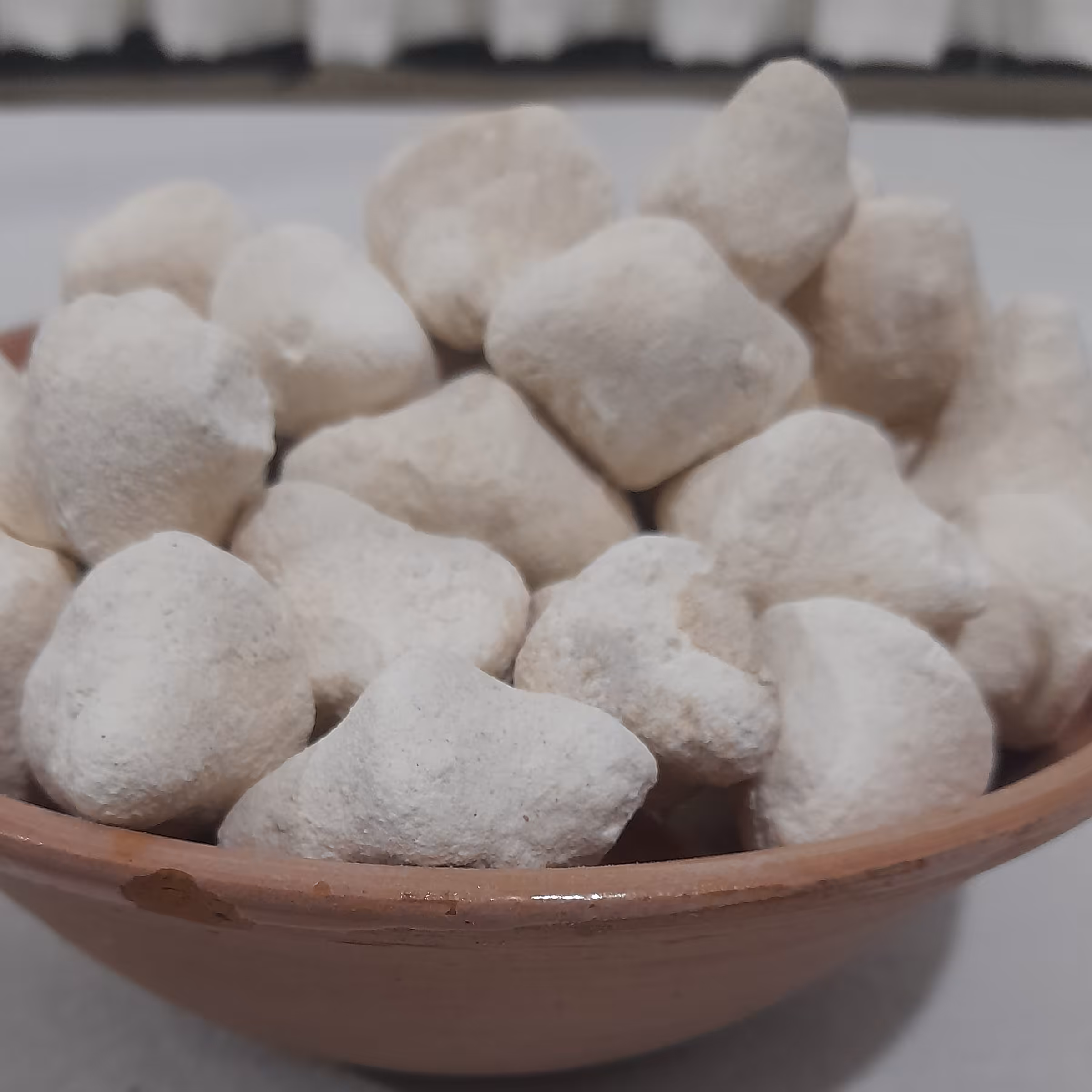 کشک گوسفندی سفید و خوشمزه صفرتا صد محصول خودمون در محیطی بهداشتی