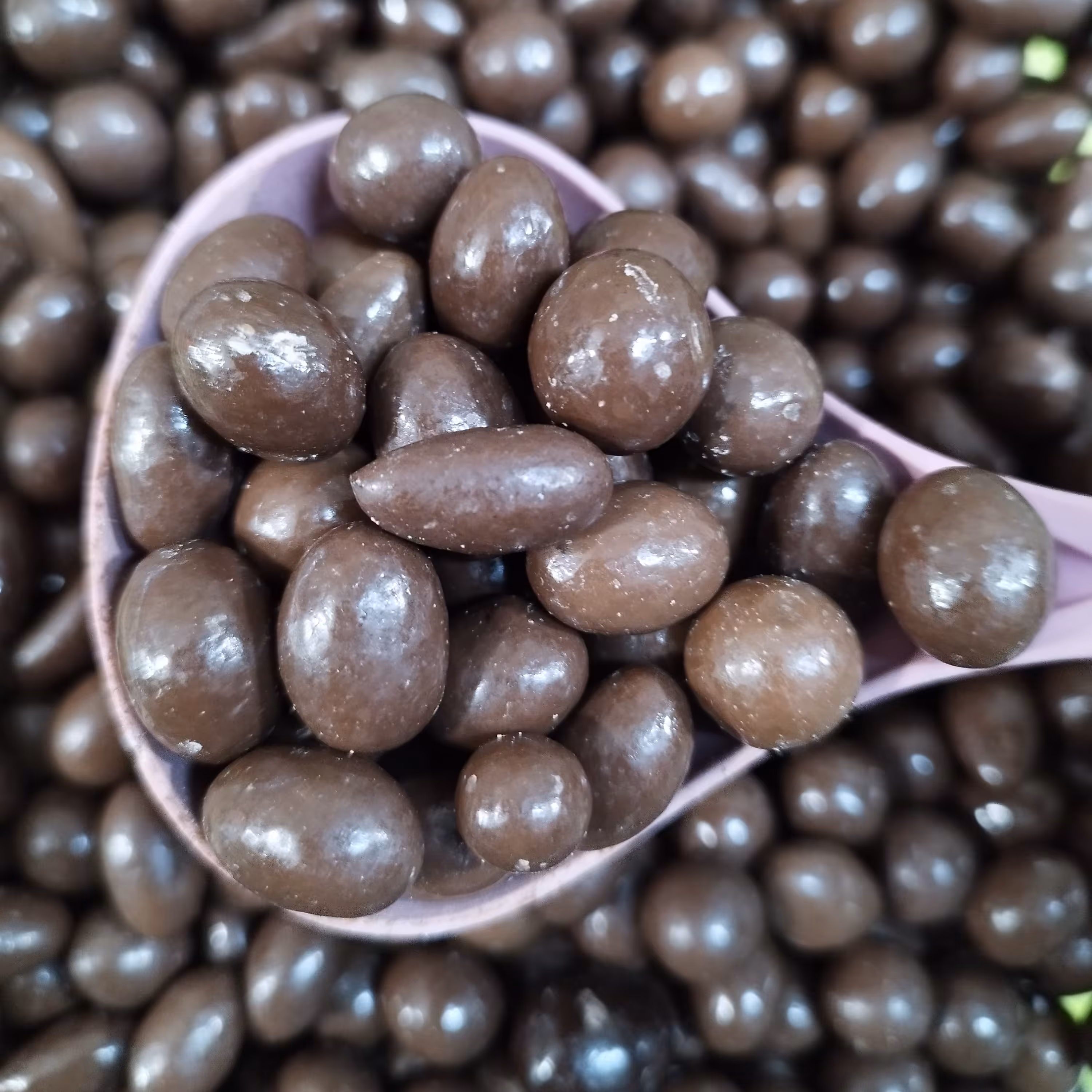 دراژه کاکائویی مغزدار خوشمزه(یک کیلو) برند معتبر آچاچی