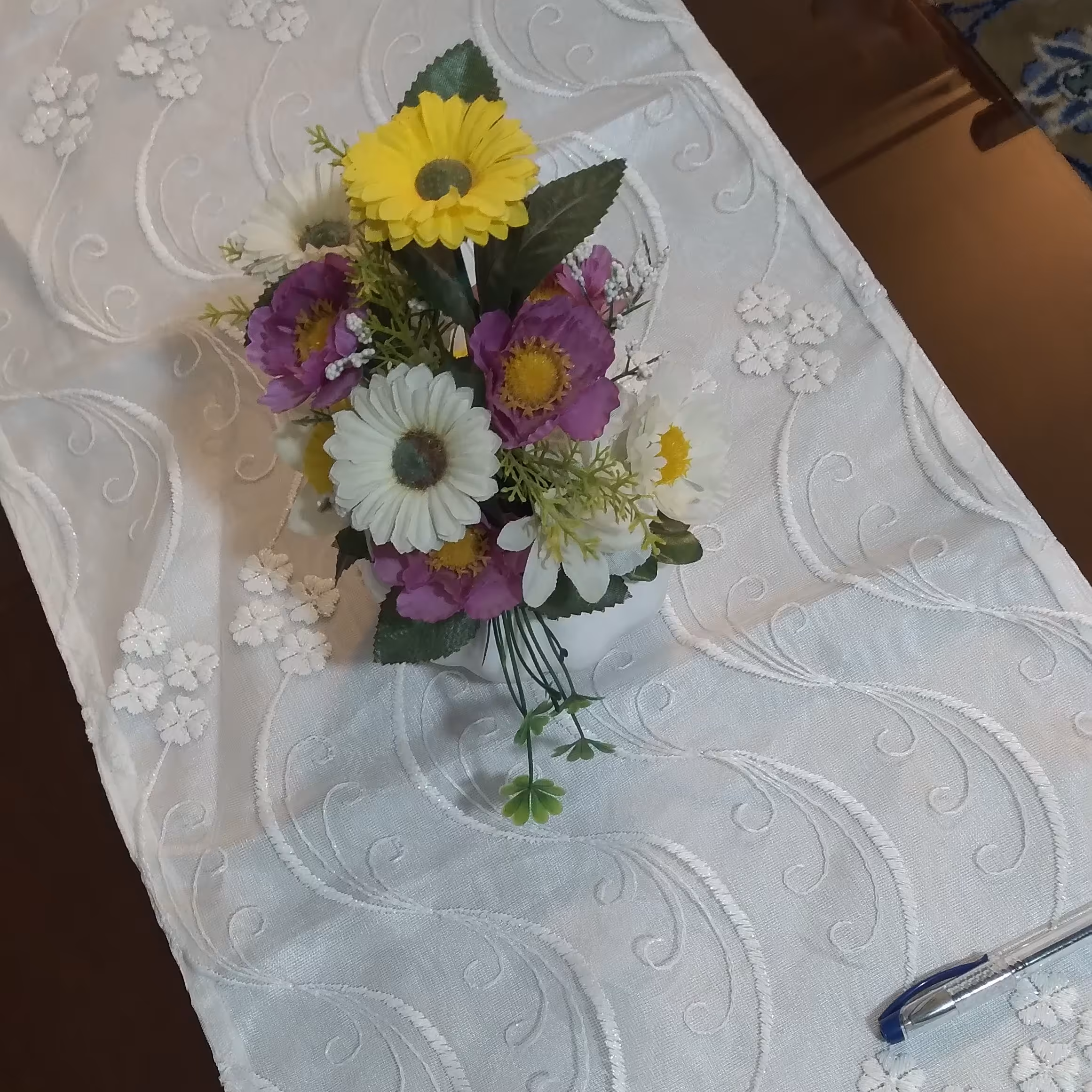 رانر رومیزی سفید تور زیبا استر کشی شده دوخت خورده قابل شستشو