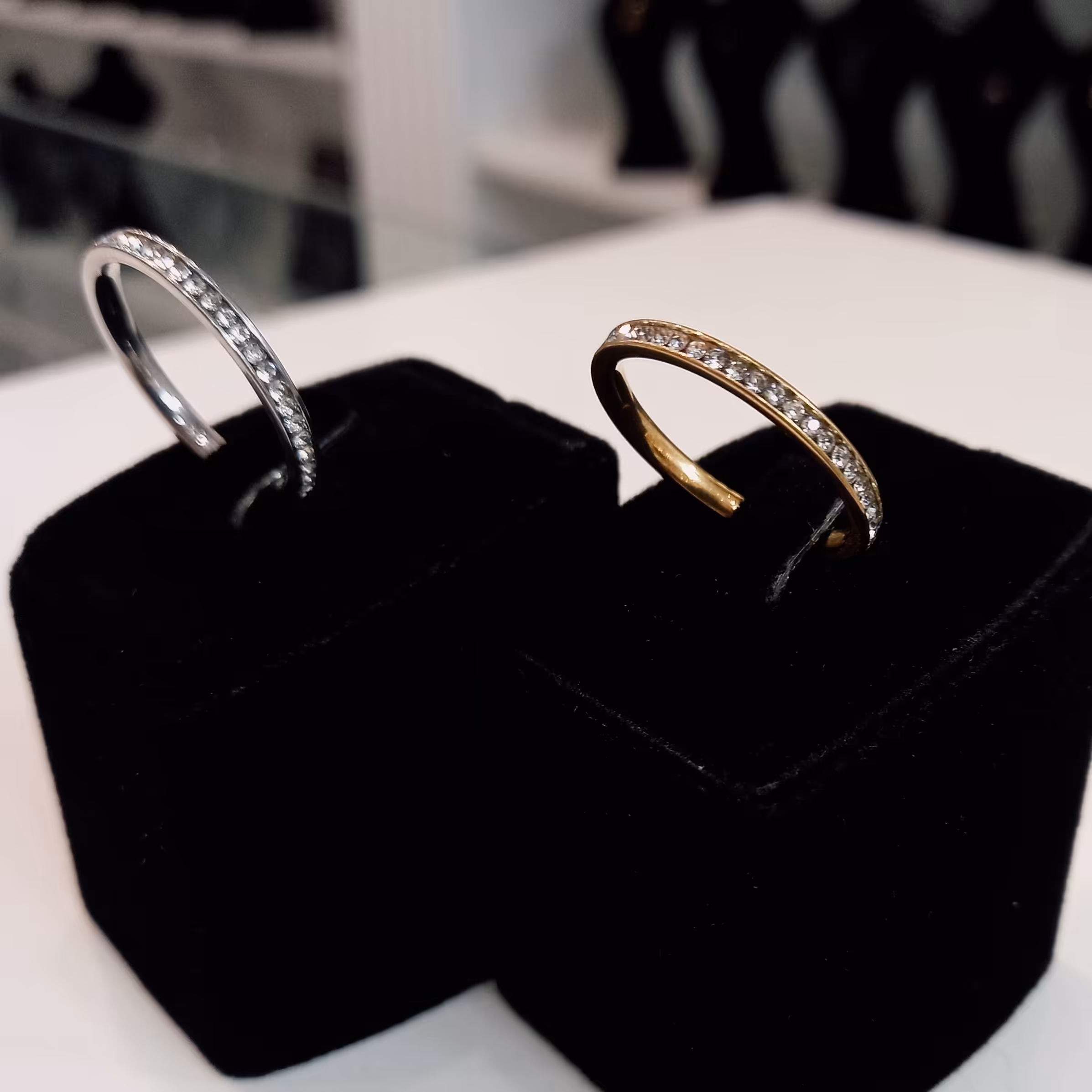 انگشتر استیل  انگشتر  دور نگین  رینگ دور نگین  پشت حلقه