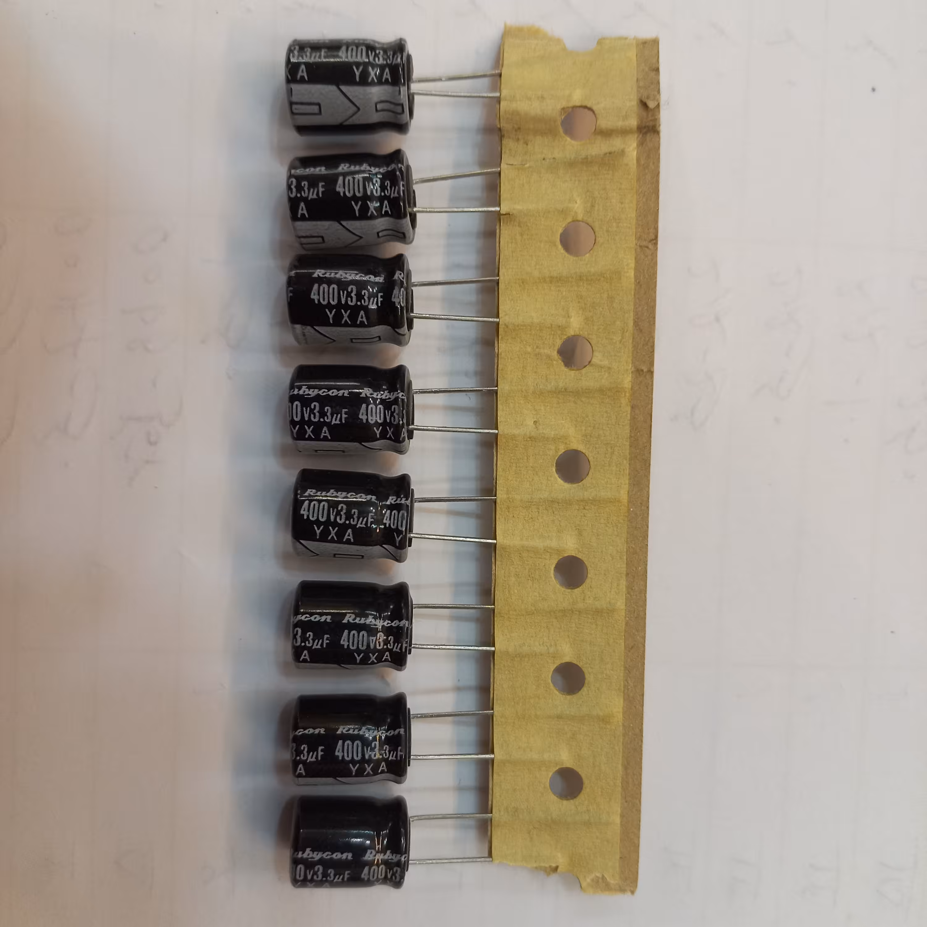 خازن الکترولیت  3.3 میکرو فاراد 400 ولت پک بسته 30 عددی