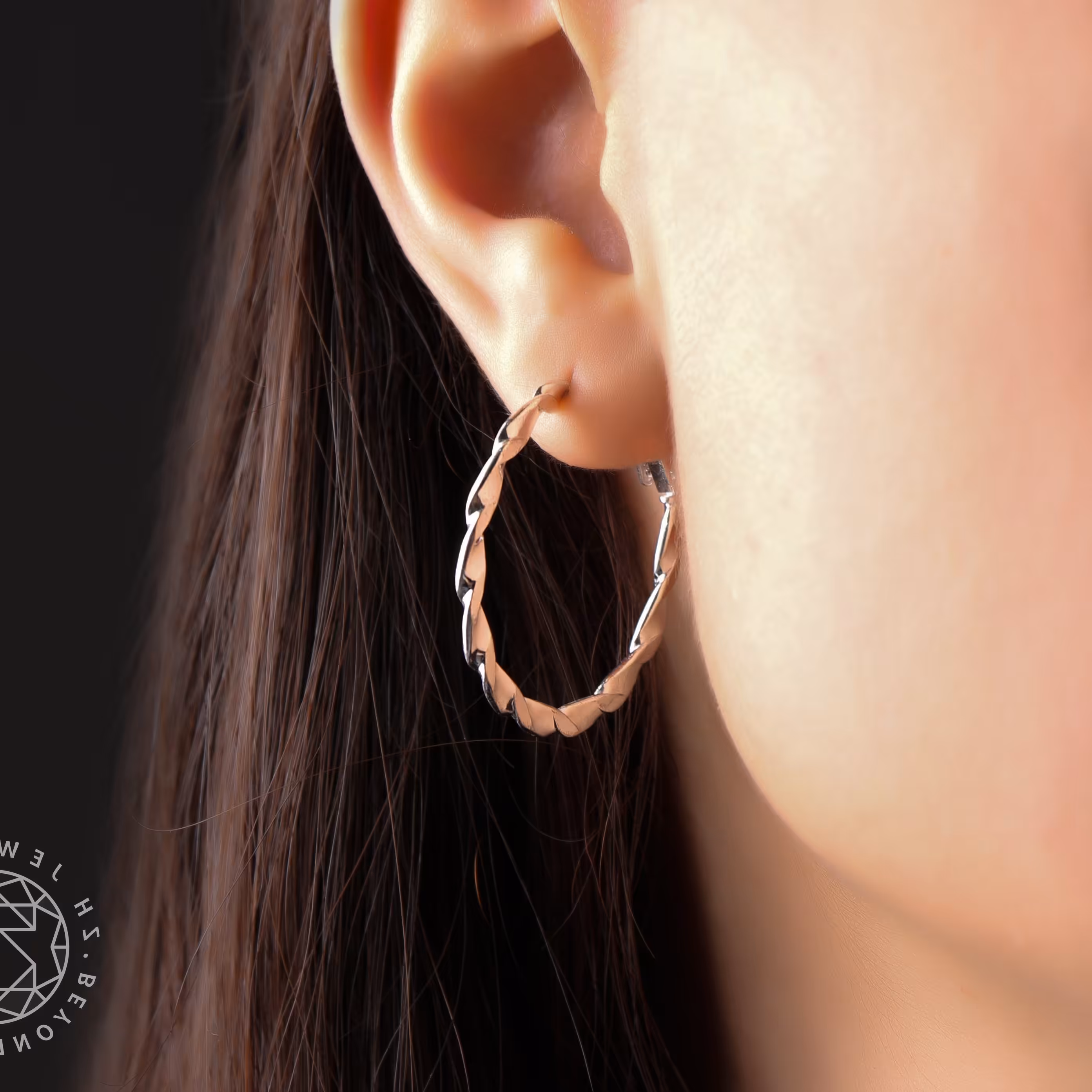 گوشواره حلقه ای نقره ای ظریف (جنس:استیل و رنگ ثابت)